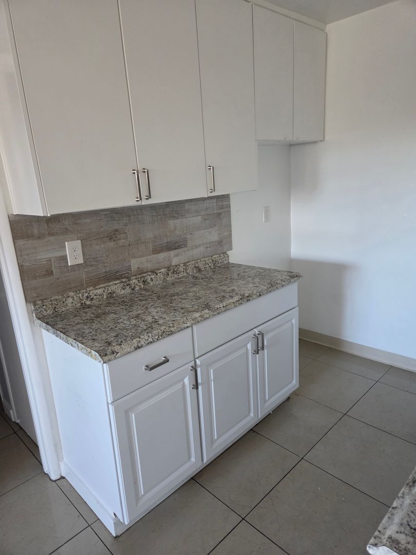 Los Angeles Apartment: 680 S. Burlington Avenue