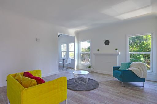 South Facing Renovated Tall Ceilings Great Light No Shared Walls!! – photo 1