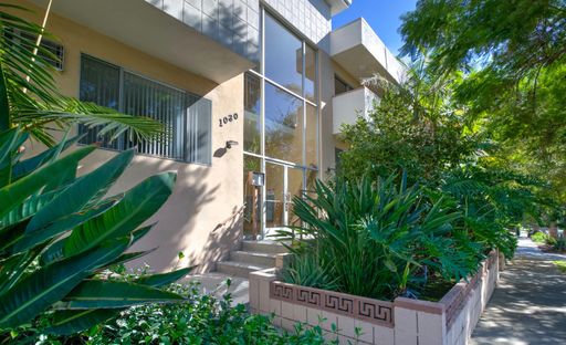 Large 2 Bed 2 Bath in the Hearth of West Hollywood! – photo 1