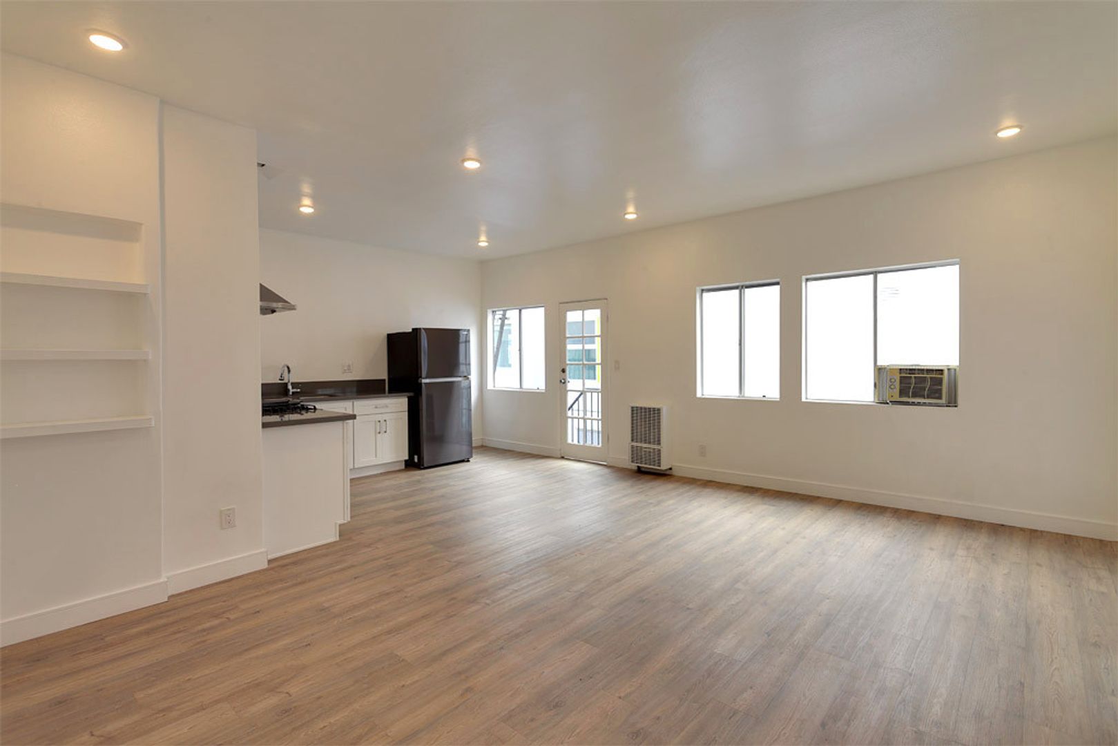 Los Angeles Apartment: 722 S Manhattan Place