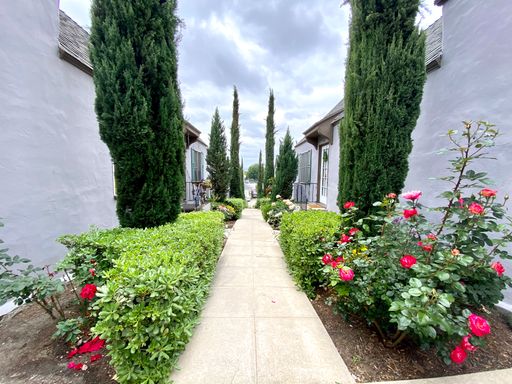 $0 SECURITY DEPOSIT+1 MONTH FREE- Echo Park Bungalow Apt - 1 Bed/1 Bath - Courtyard Building – photo 1