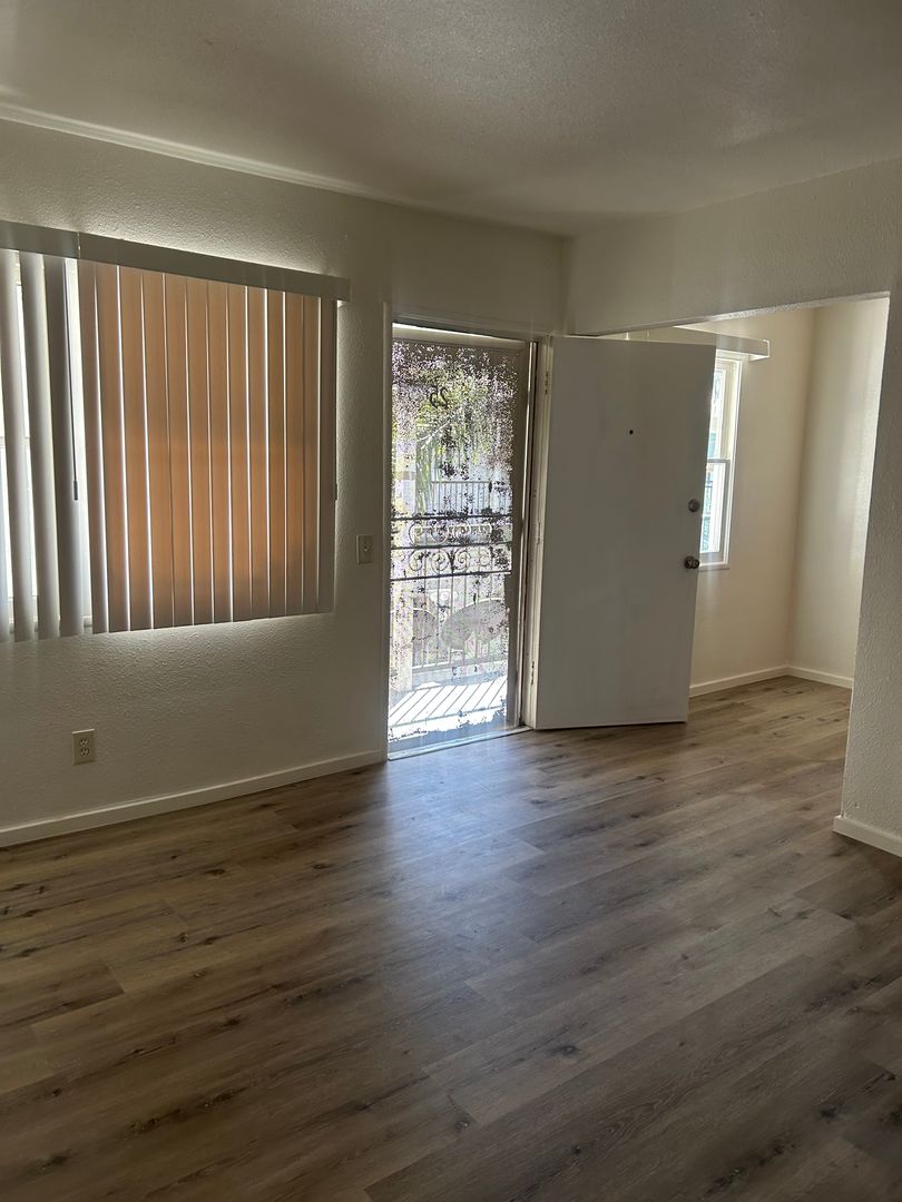 Santa Ana Apartment: 1060 W. 17TH STREET
