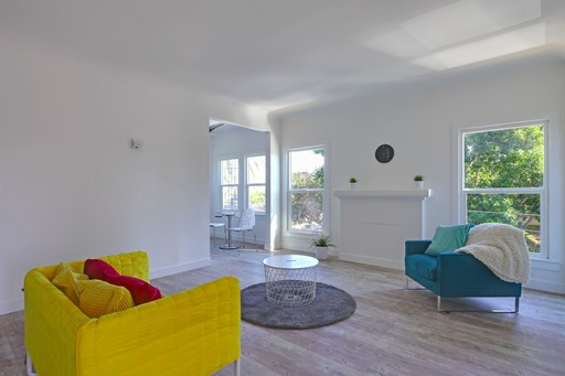 Spacious 1 bdrm on the top floor – photo 1