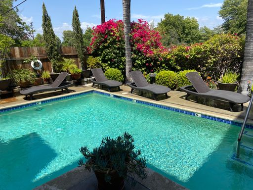 Beautiful 2 Bed w/Loft – photo 1
