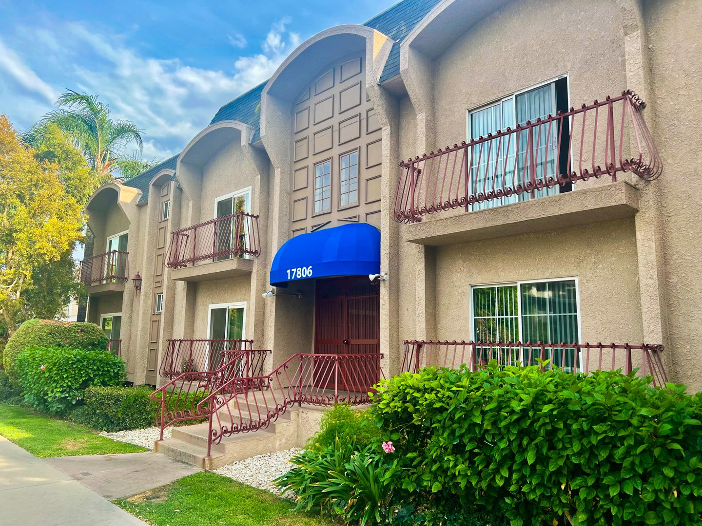 Northridge Apartment: 17806 Kinzie St.