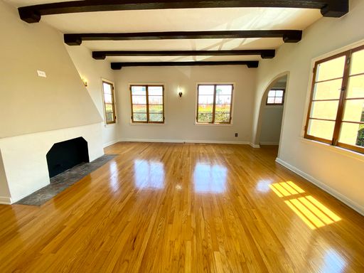 NO SECURITY DEPOSIT & 1st Month is Free- Probably The LARGEST 1Bed Room IN LA-Old World Charm – photo 1