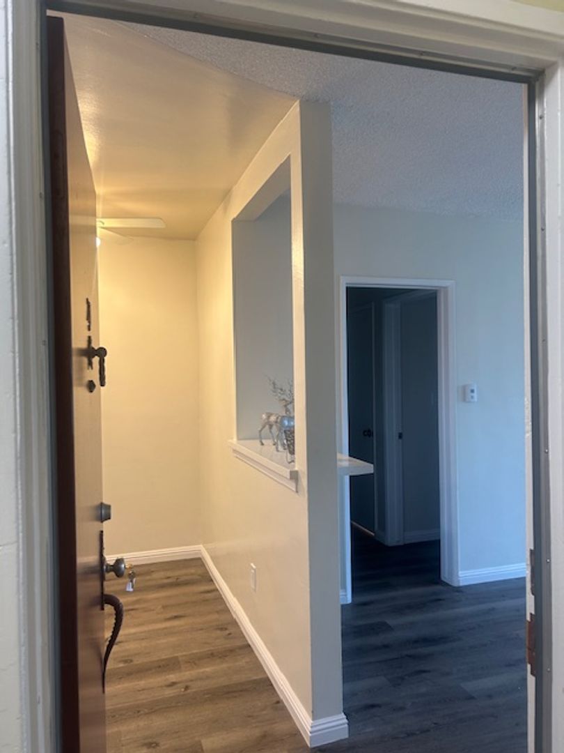 Northridge Apartment: 8545 Balboa Blvd.