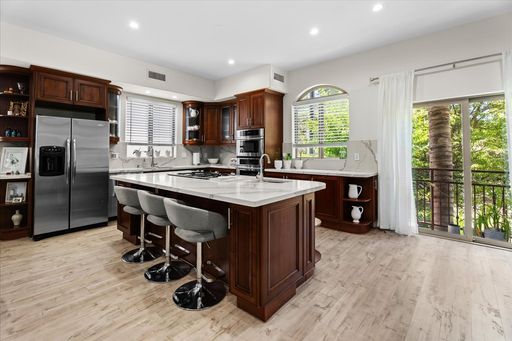 Spacious Tri-Level Townhome in Valley Village – photo 1