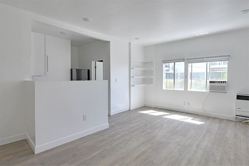 Big and Bright Renovated Koeatown Studio With Private Entrance From Exterior TO OUR BACK YARD WITH LOUNGE CHAIRS!!! – photo 1