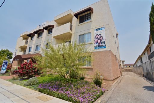 Quiet, Rent-Controlled 2 Bedroom/2 Bath Apartment – photo 1