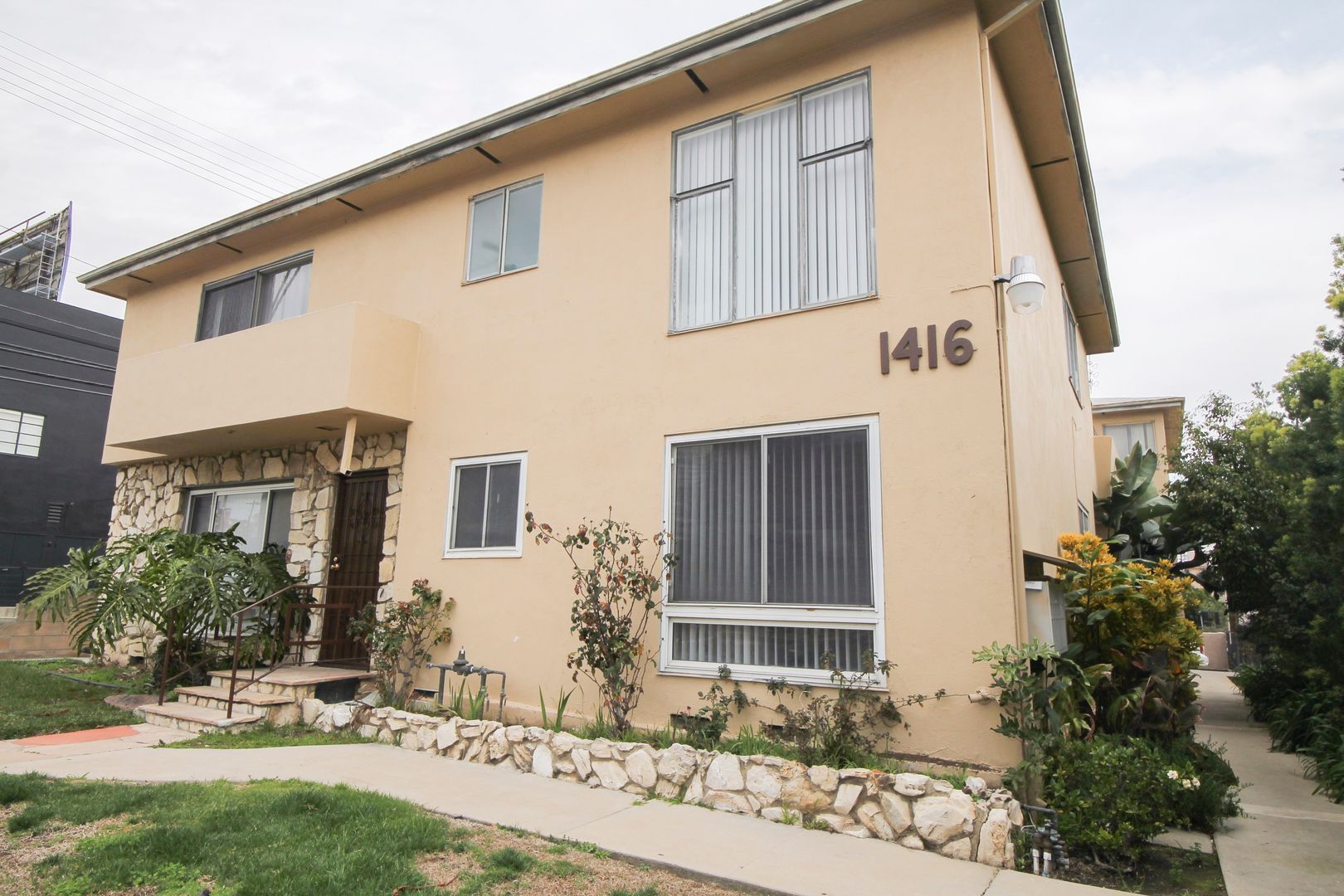 Los Angeles Apartment: 1416 Reeves St.