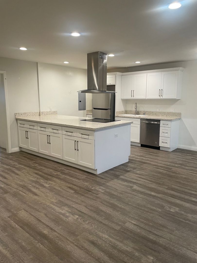 Los Angeles Apartment: 1424 Greenfield Avenue