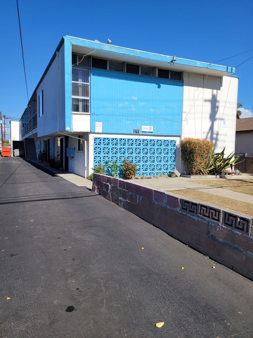 Gardena Apartment: 1711 Marine Avenue