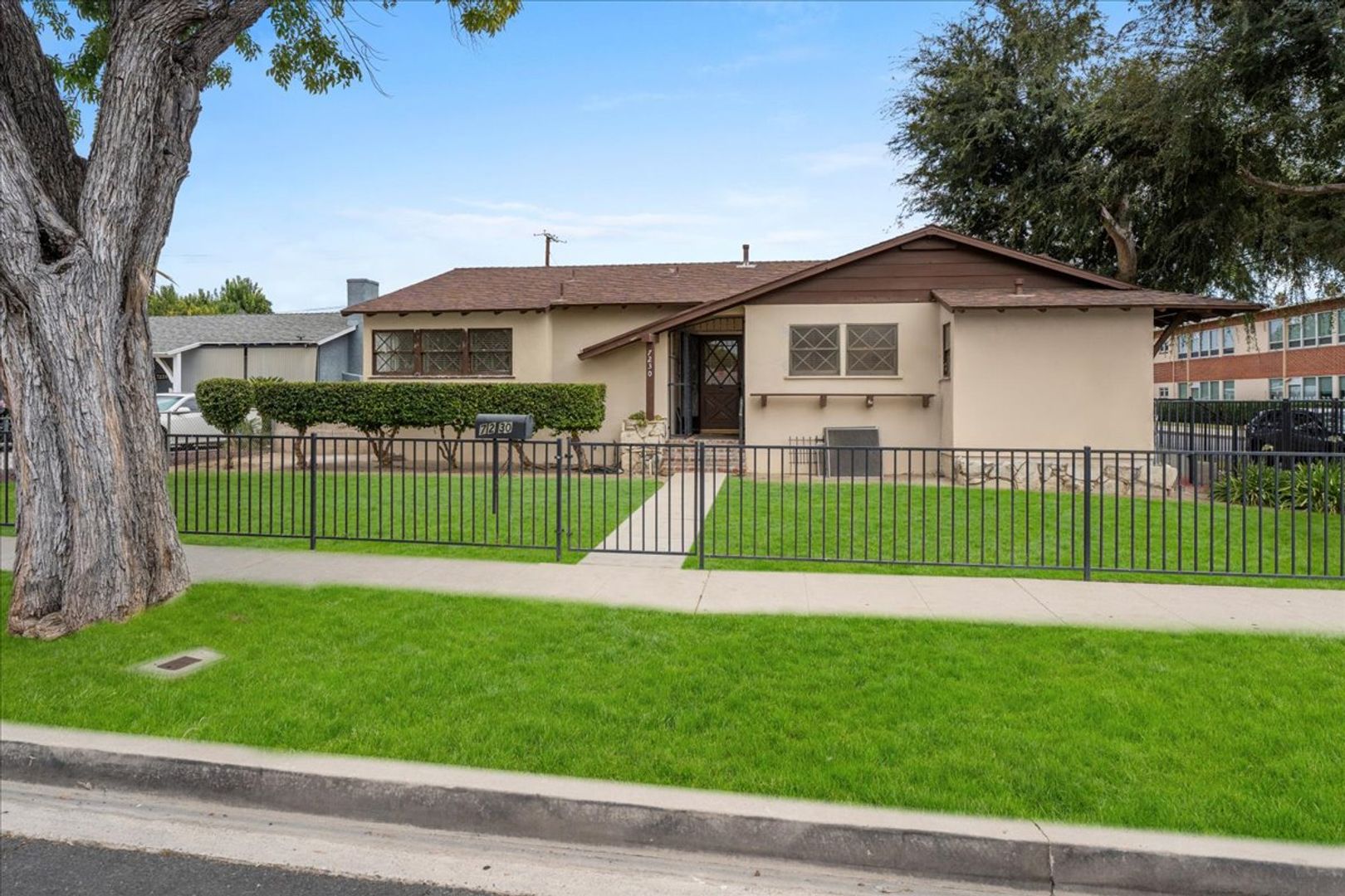 Winnetka House: 7230 Madora Ave