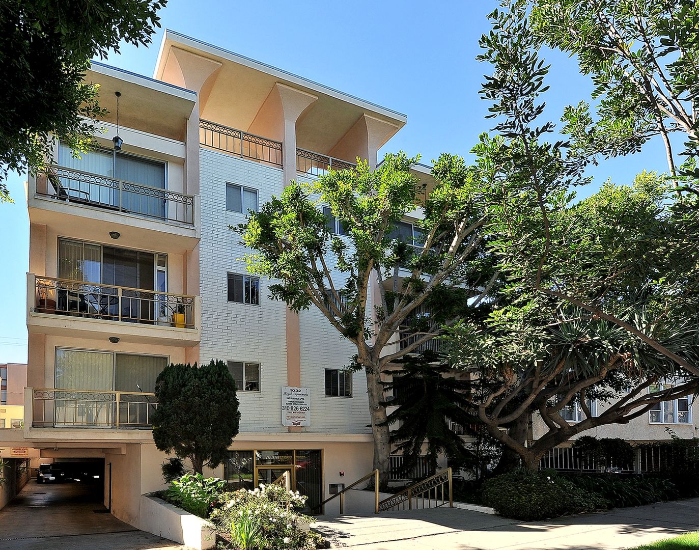 Santa Monica Apartment: 1032 2nd St.