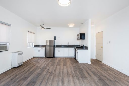TOP FLOOR RENOVATED SOUTH FACING STUDIO HOORAY!! – photo 1