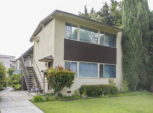 Nice Lower 1 bedroom with Patio!