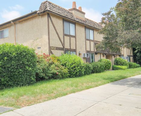 Perfect 1 Bedroom, 1 Bathroom Apartment-Home Now Available in Central Van Nuys with Parking and A/C – photo 1
