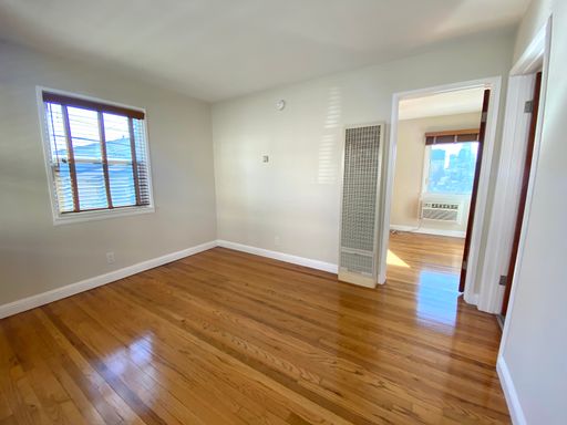 NO SECURITY DEPOSIT+ONE MONTH FREE!! Newly Built Upper 1-Bedroom Guest House with Stunning Downtown LA Skyline Views – photo 1