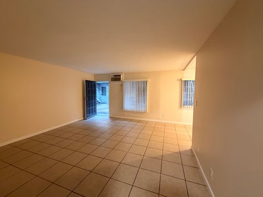 Spacious 2+1 Now Available! MOVE IN SPECIAL!!