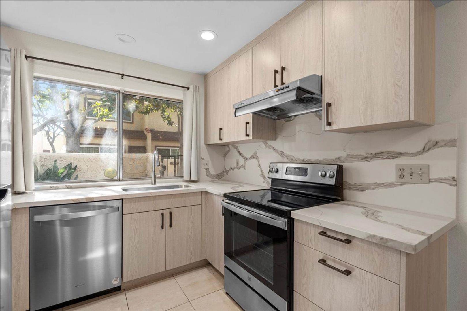 Rosemead Townhome: 1849 Delta Ave