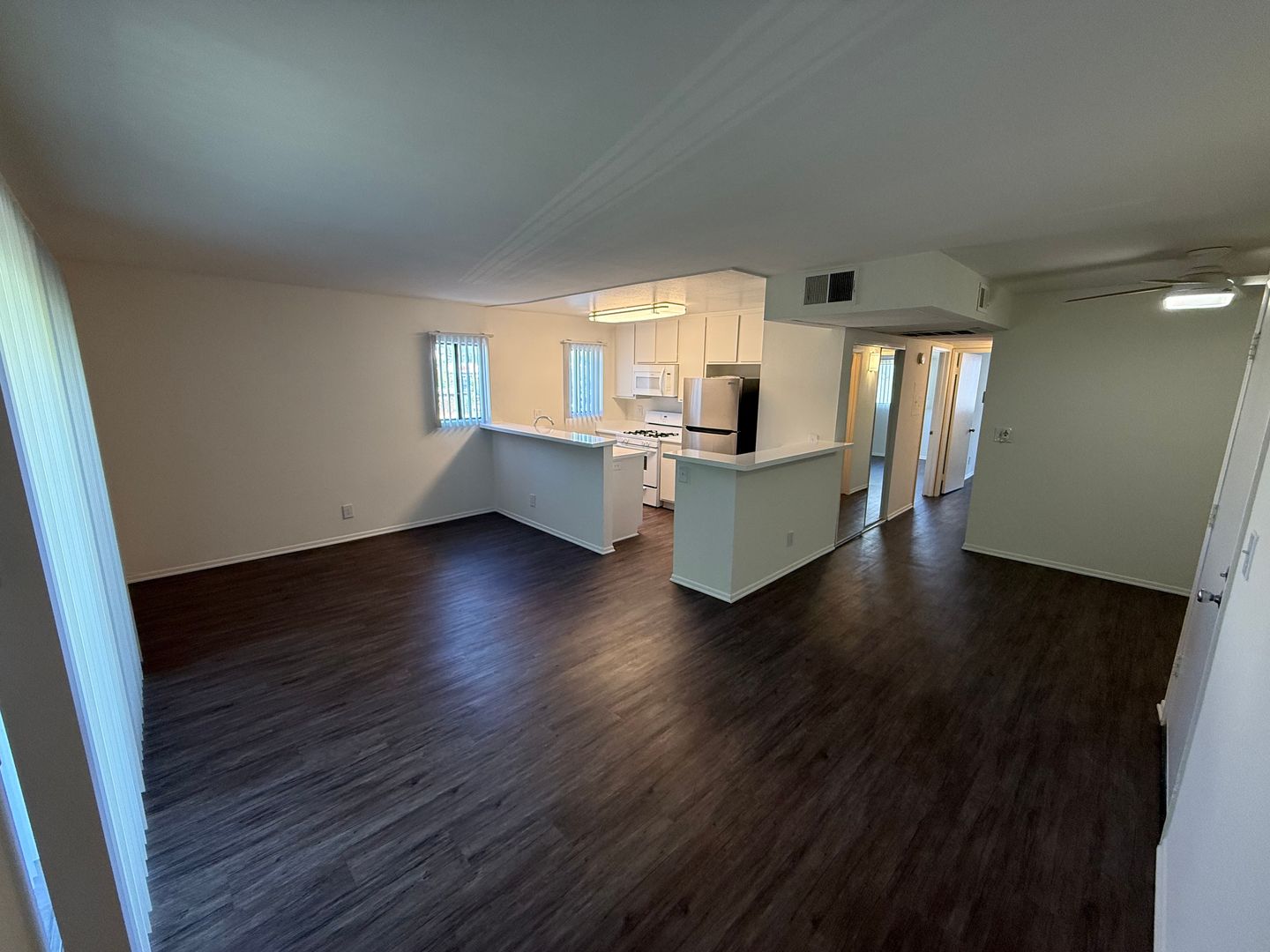 Sherman Oaks Apartment: 14543 Burbank Boulevard