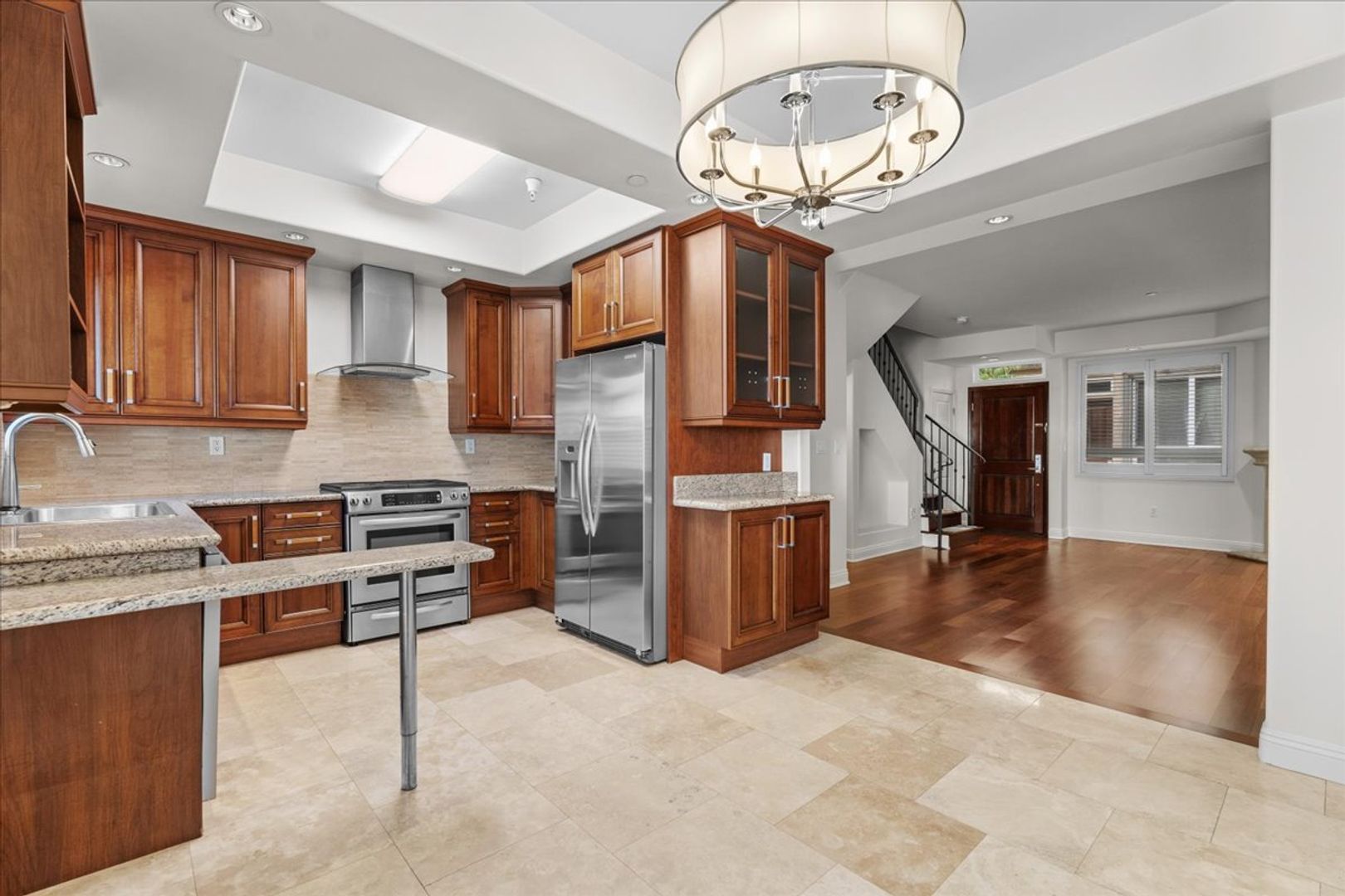 North Hollywood Townhome: 11323 Huston St #4