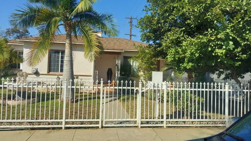 Back House One Bedroom in Montebello