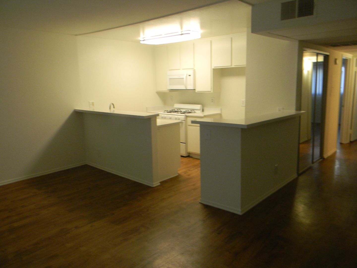 Sherman Oaks Apartment: 14543 Burbank Boulevard