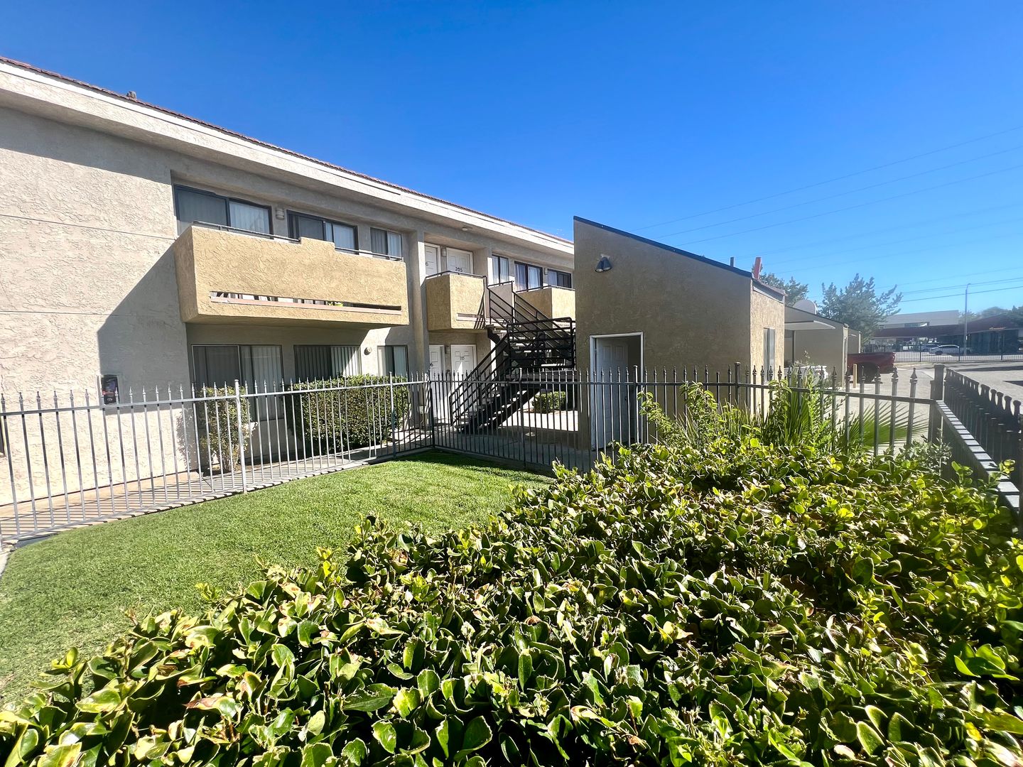 Lancaster Apartment: 44155 10th Street W