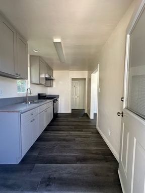 1 Bedroom Unit with Garage