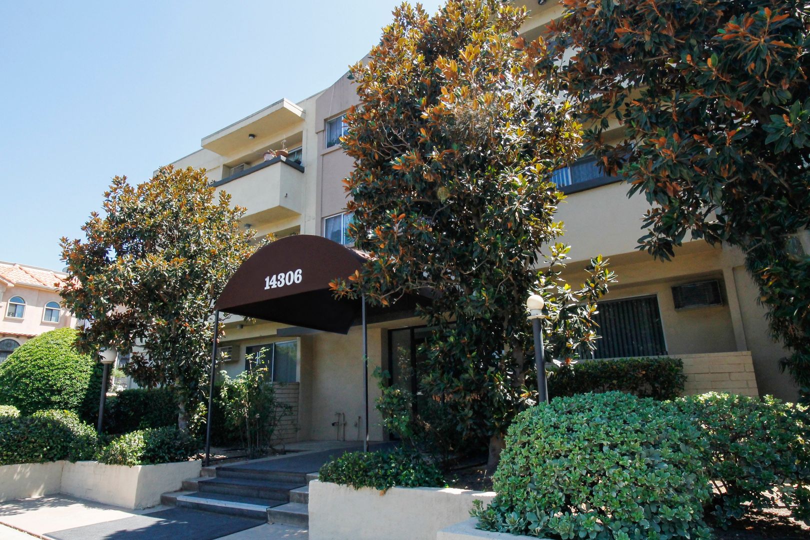 Sherman Oaks Apartment: 14306 Riverside Dr.