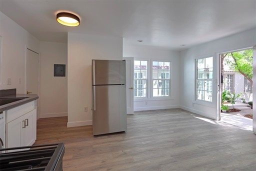 RENOVATED BUNGALOW - WASHER/DRYER IN UNIT!! – photo 1