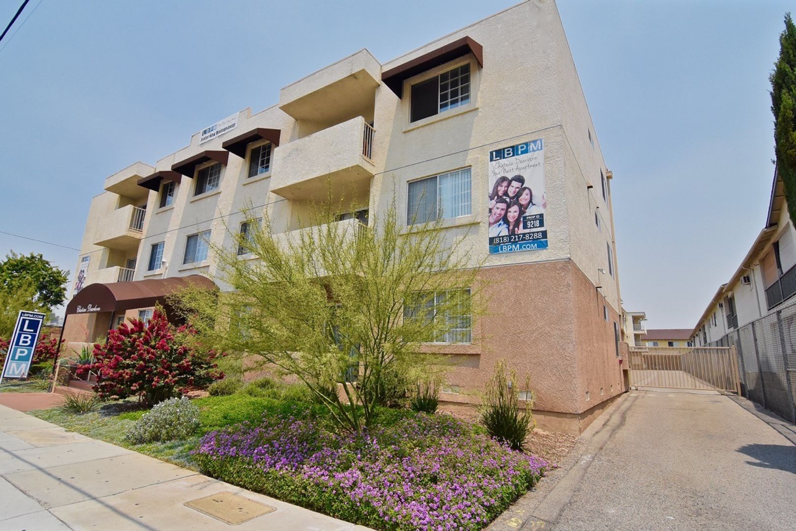 Northridge Apartment: 18415 Dearborn Street
