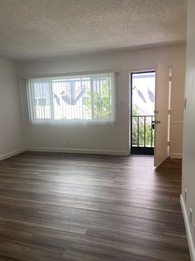 4237 Mclaughlin Avenue - DB