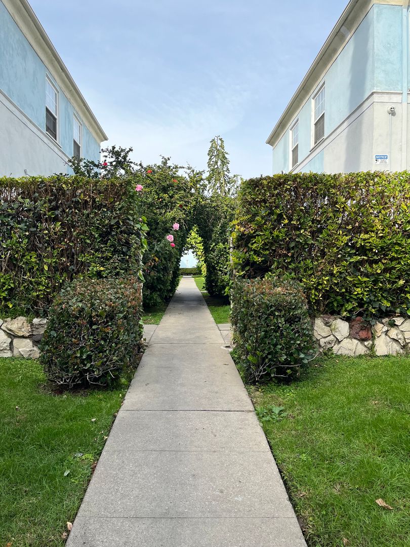 Hollywood Apartment: 6755-6773 Yucca St and 6424 Yucca Street