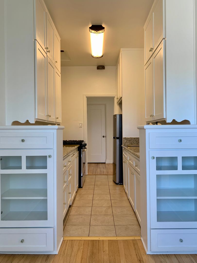 Los Angeles Apartment: 369 North Spaulding Avenue