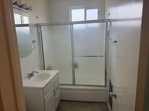 Spacious One Bedroom Unit Now Available! – photo 1