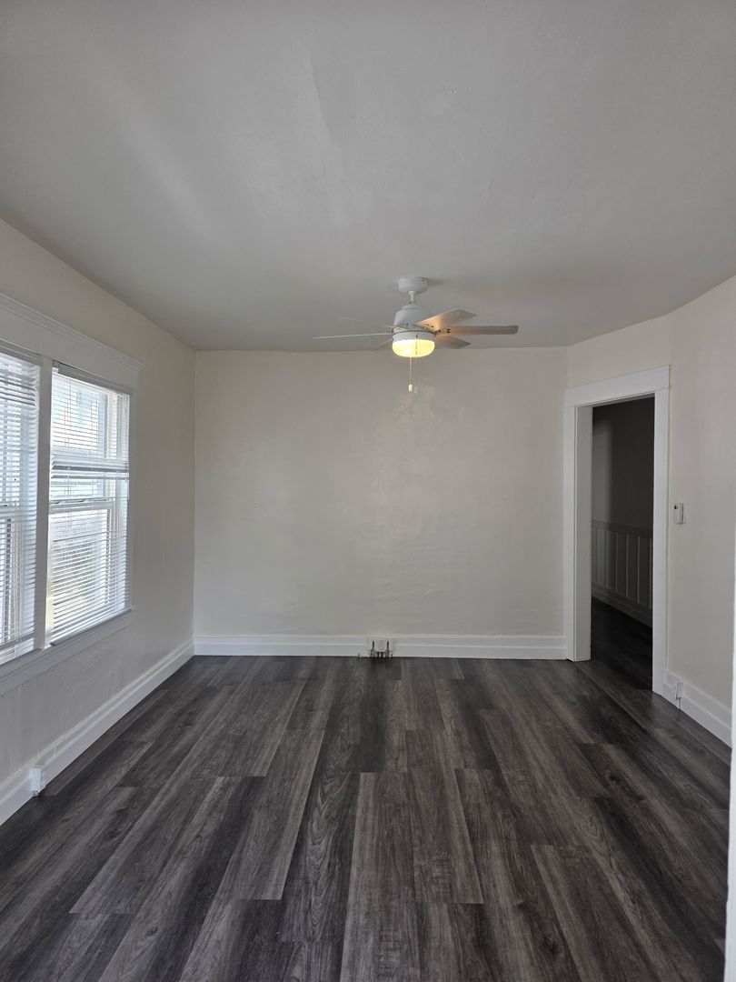 Venice Apartment: 53 Paloma Ave
