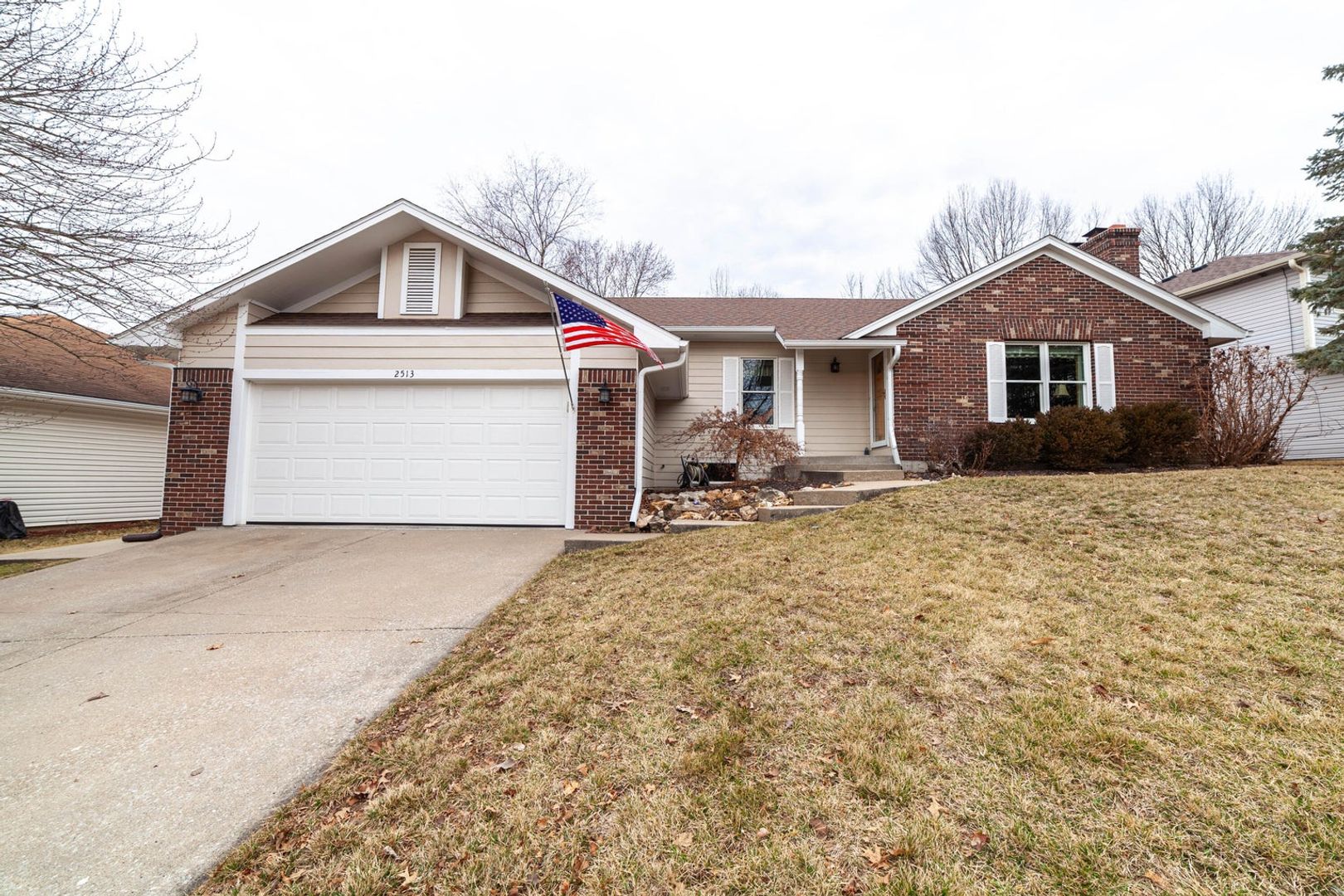 Columbia House: 2513 Hillshire Drive