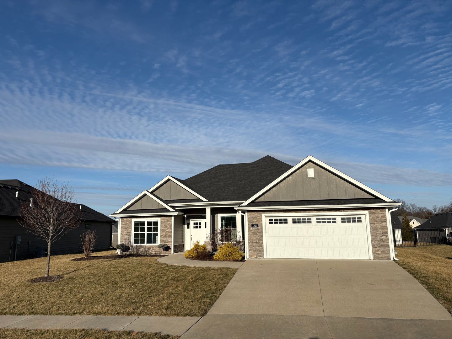 Columbia House: 1209 Shore Acres Loop