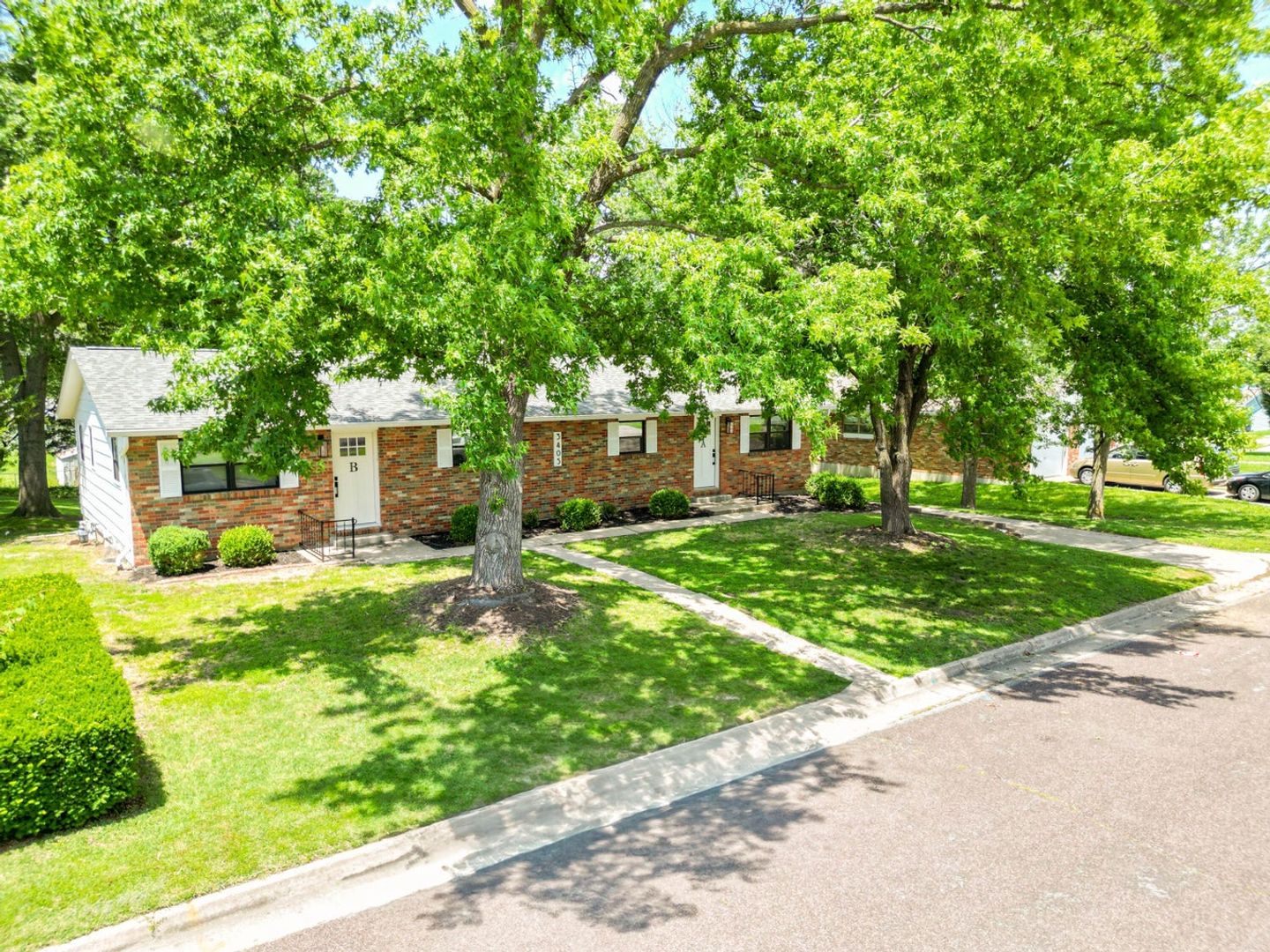 Columbia Apartment: 3405 Balboa Lane