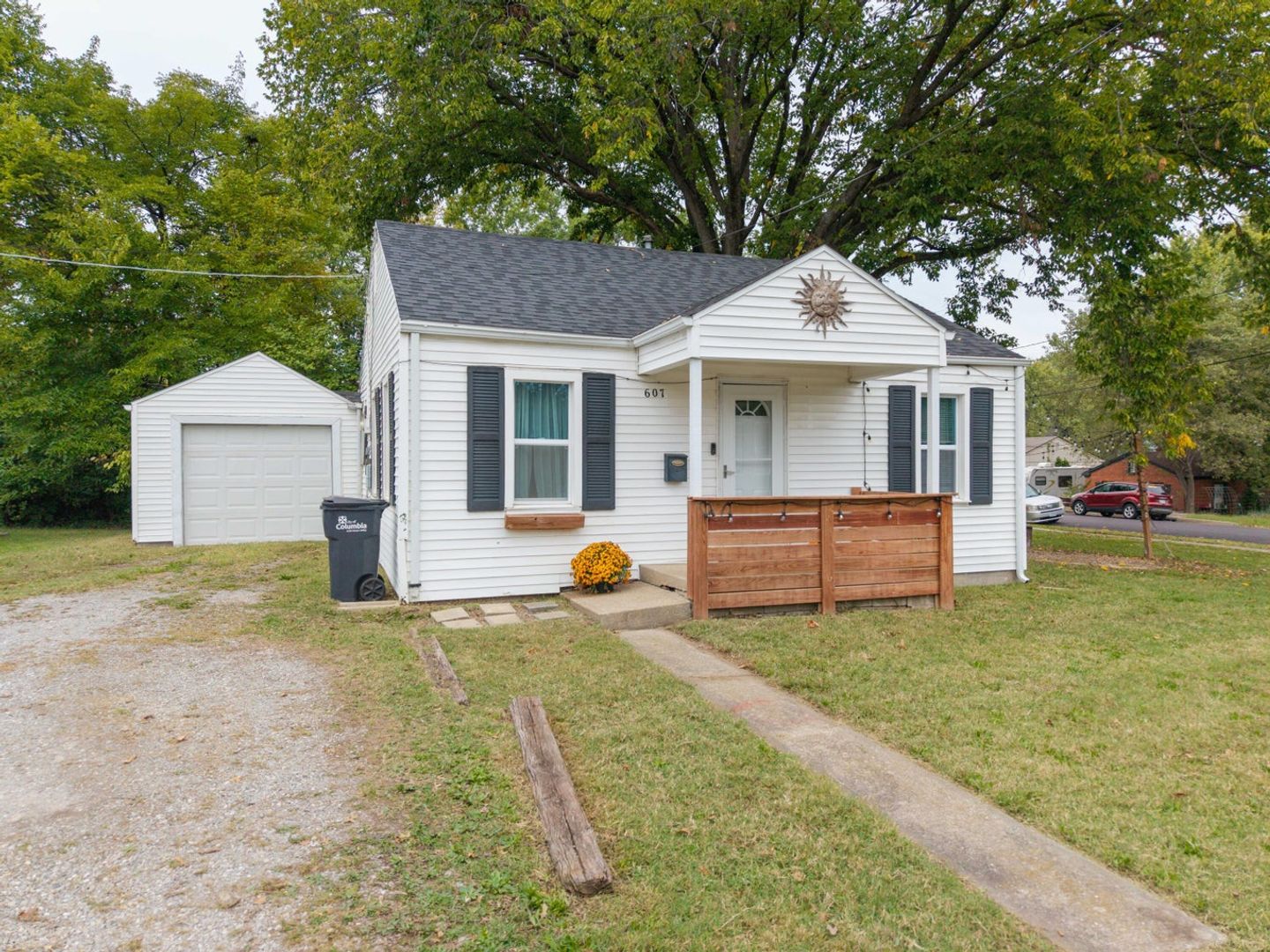 Columbia House: 607 Ridgeway