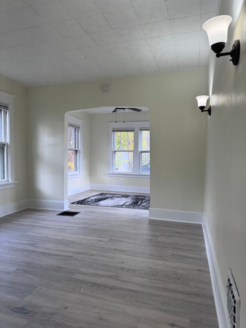 Buffalo Apartment: 115 Tennyson Ave.