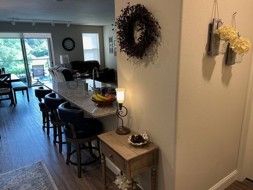 Beautiful corner unit with lots of windows! Offering 2 months free on a signed 18 month lease plus free Spectrum wireless internet and cable! – photo 1