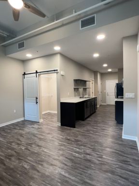 Gorgeous studio *** FREE in unit WIFI*** – photo 1