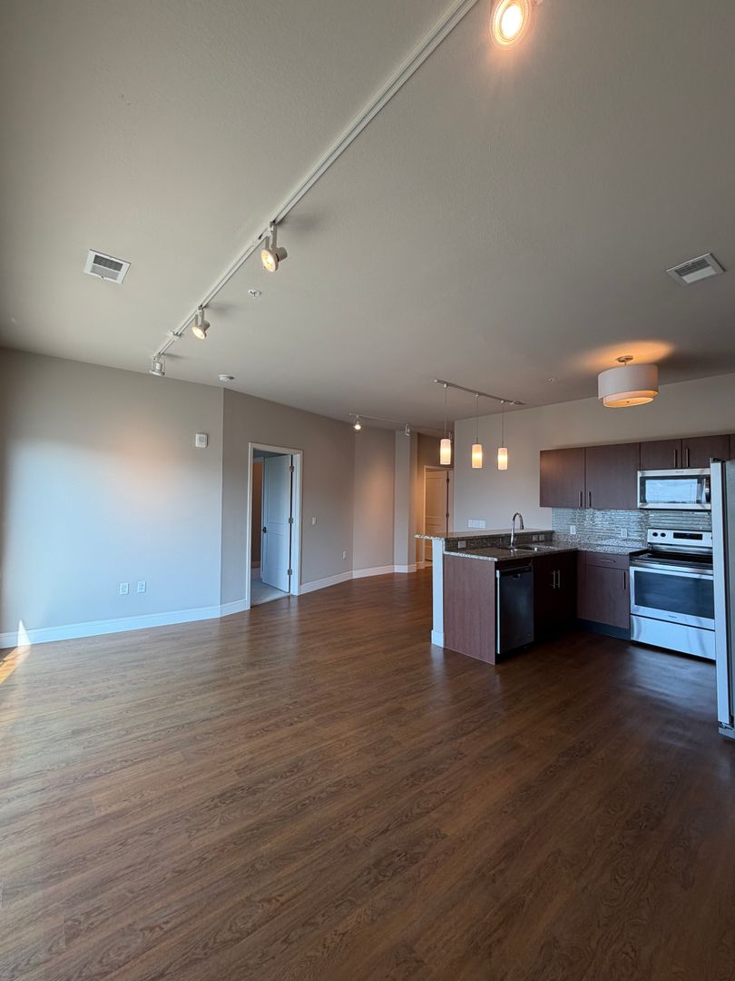 Milwaukee Apartment: 720 West Virginia Street