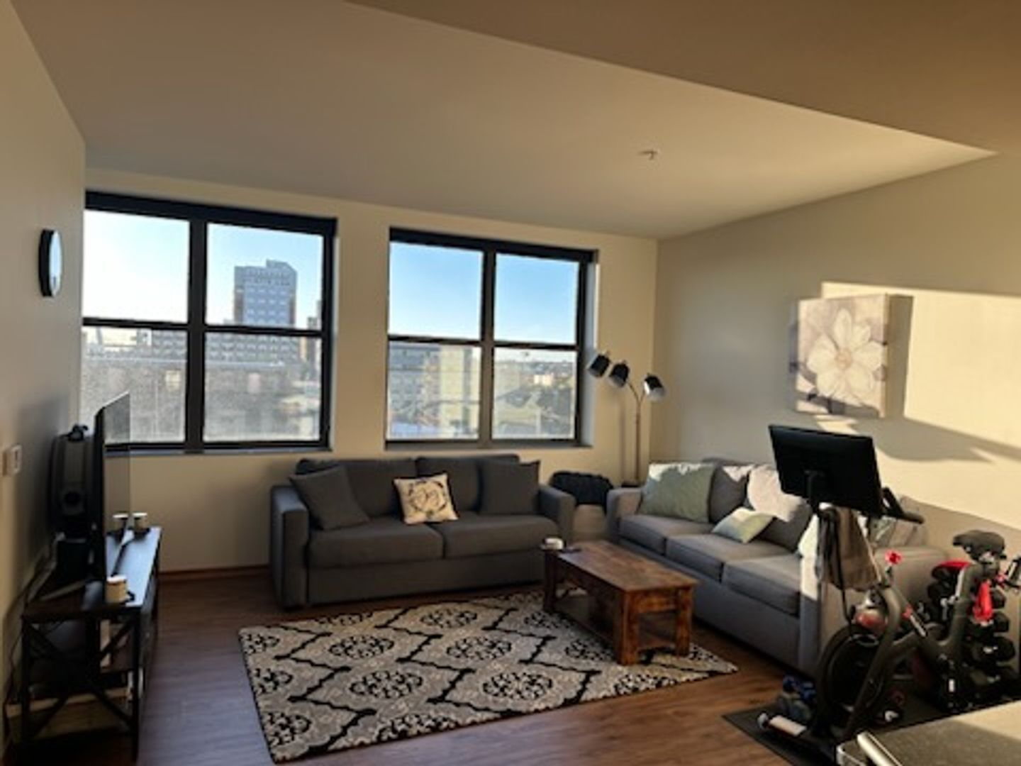 Milwaukee Apartment: 212 S Barclay