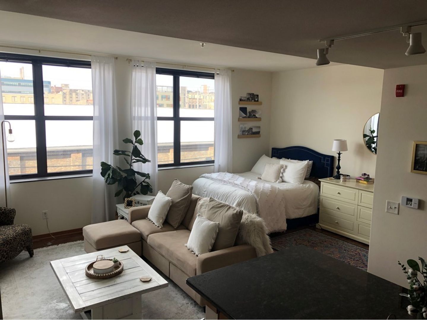 Milwaukee Apartment: 212 S Barclay