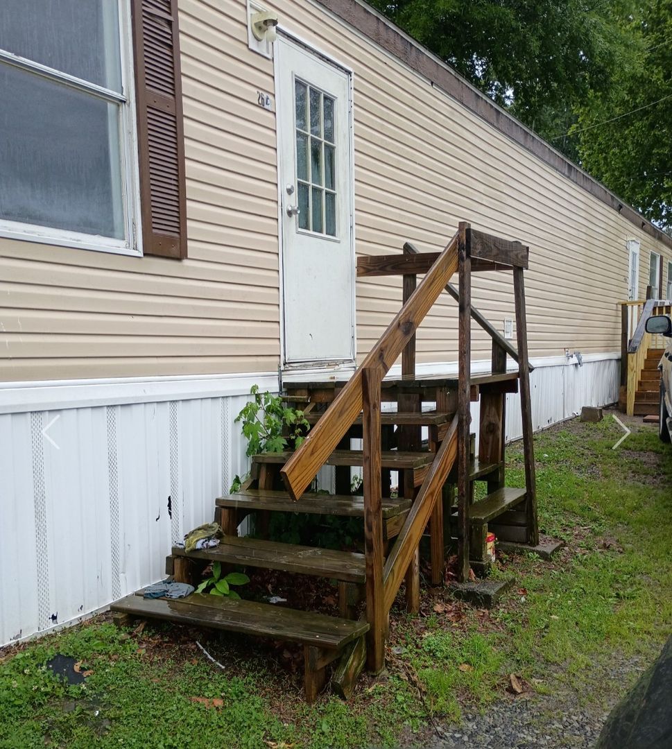 Cabot Apartment: 1000 W. Locust Street